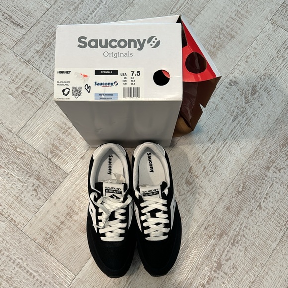 NEW Saucony Hornet - size 7.5 mens (equal to womens size 9) - Picture 4 of 7